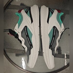 NEW- MEN'S CREATIVE CREATIONS MILTICOLOR LOWTOP WALKING/ RUNNING SHOES.SIZE 11